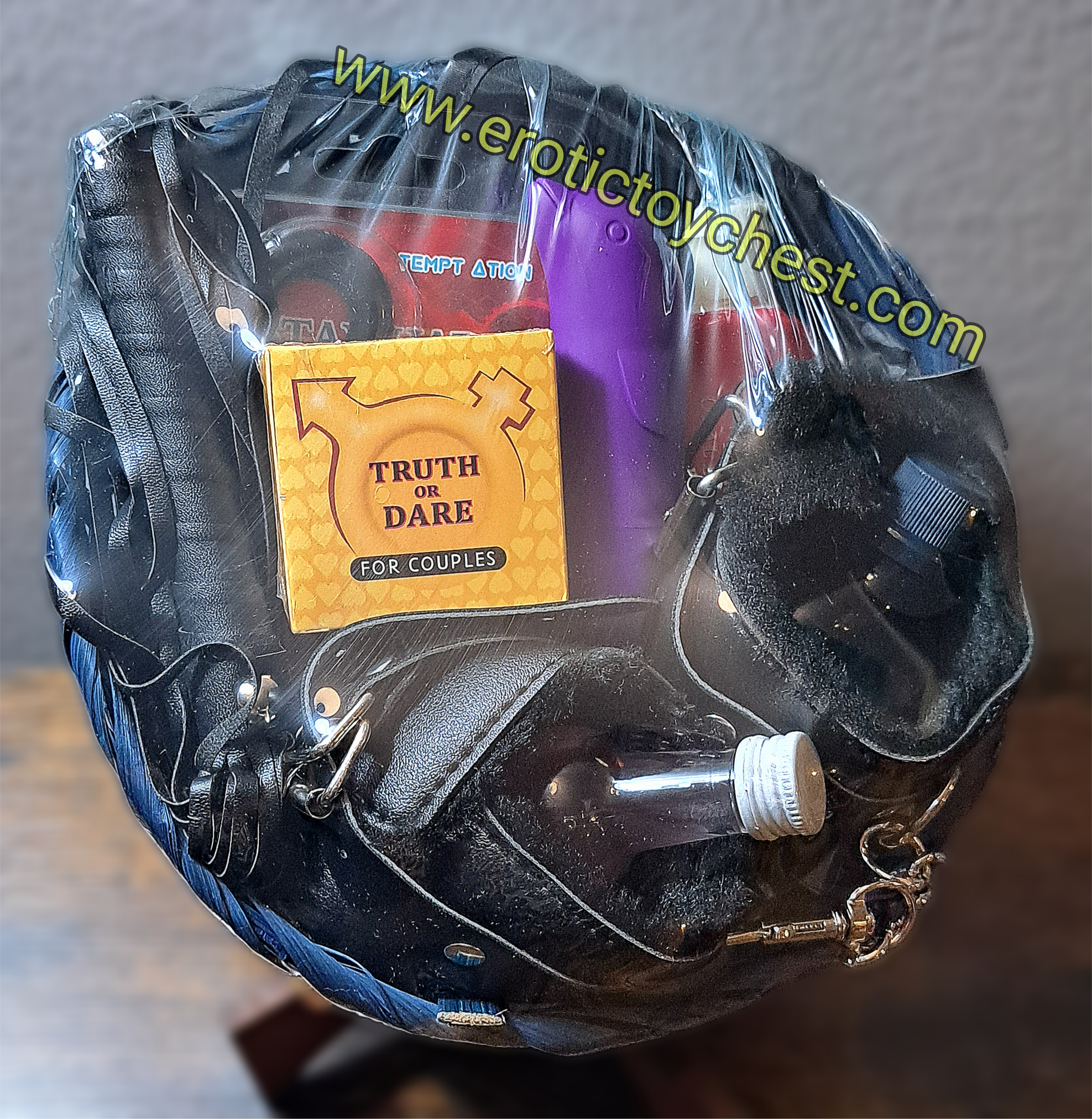 ****GIFT BASKETS & SETS FOR COUPLES